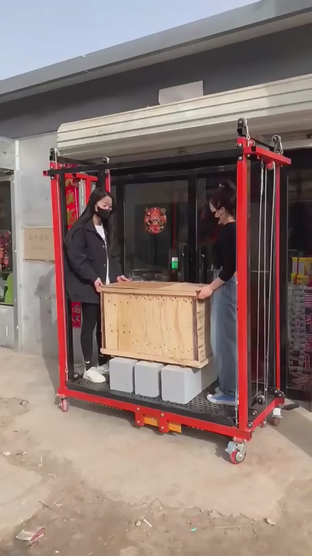 Bosch Rotak 370 ER Corded Rotary Lawnmower video