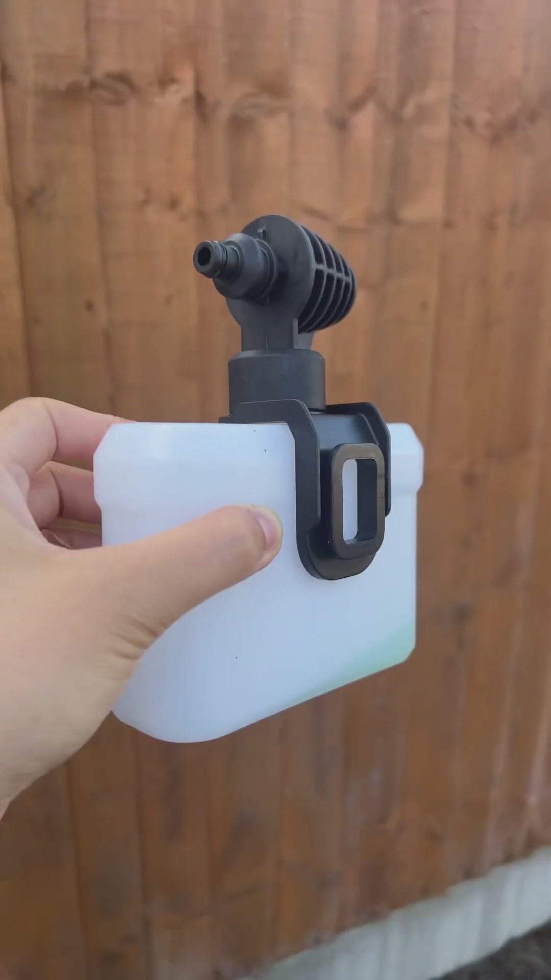 Bosch Universal Aquatak 135 Kit Corded Pressure washer 1.9kW video