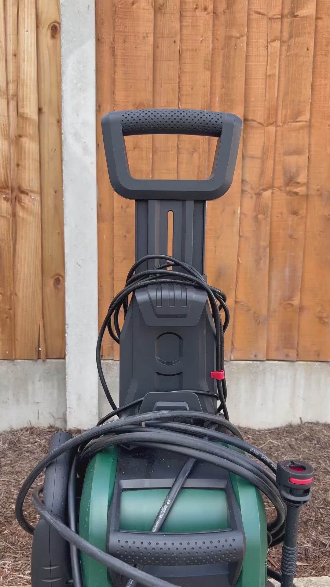 Bosch Universal Aquatak 135 Kit Corded Pressure washer 1.9kW video